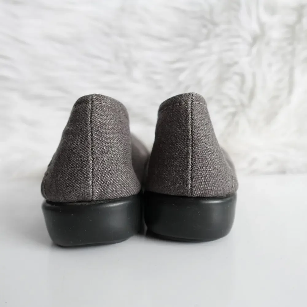 Vintage Aerosoles 90s Y2K Grey Square Toe Fabric Flats - Picture 7 of 9